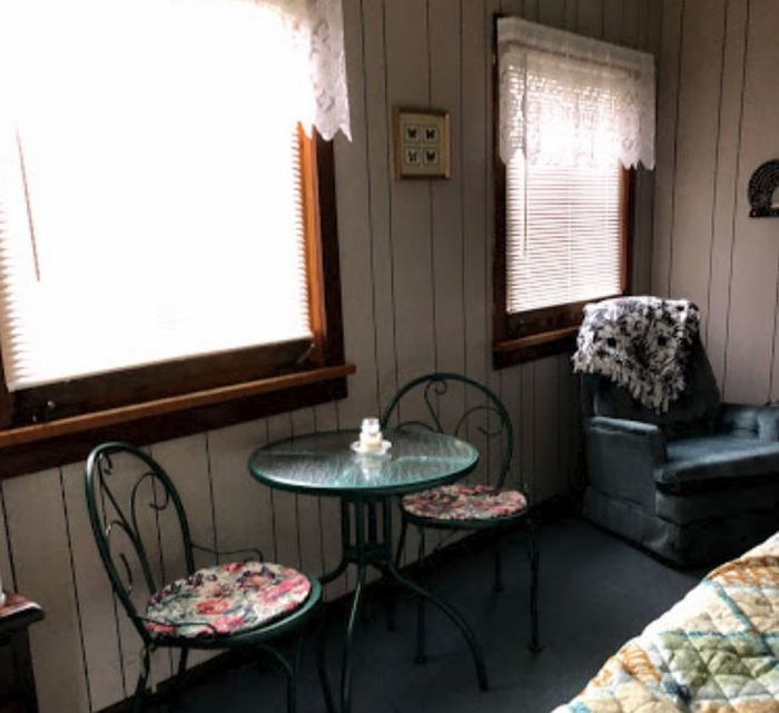 Great Escape Motor Lodge (Redwoood Motor Lodge) - Web Listing (newer photo)